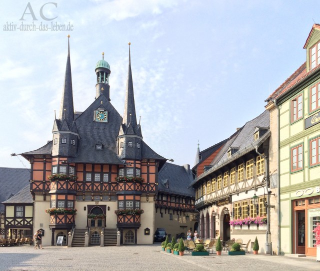 Das schöne Rathaus von Wernigerode bei Tag